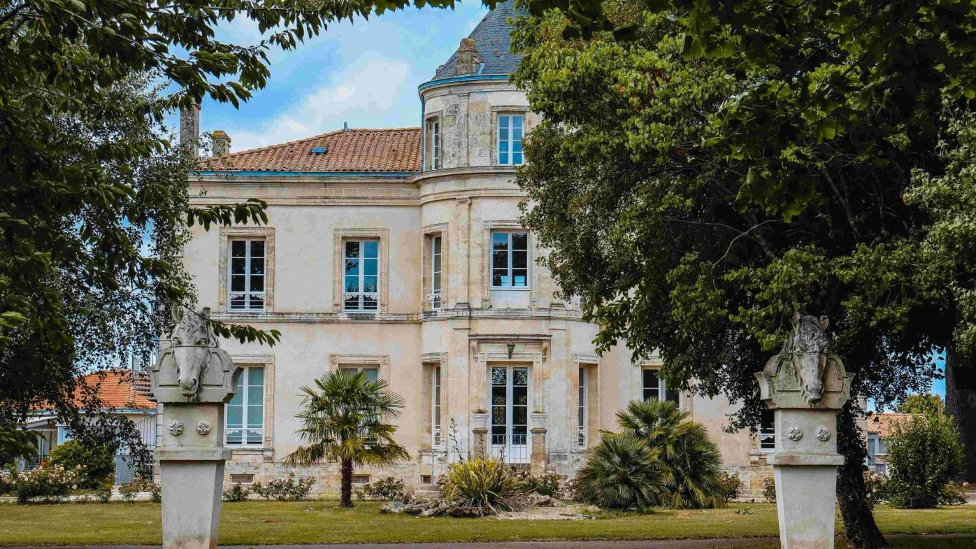 Gite L'Oree Des Buis, Piscine Privatisable Vouille  Экстерьер фото